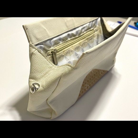 Pixie Mood Margaret Faux Leather Clutch - Picture 5 of 9